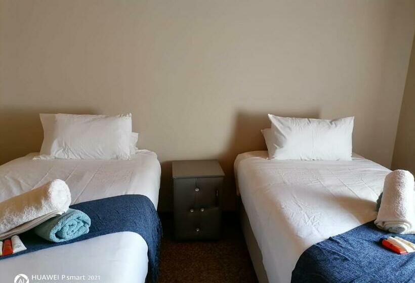 פנסיון Ingwenya Guesthouse