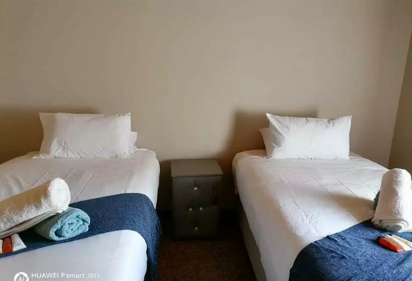 Majatalo Ingwenya Guesthouse