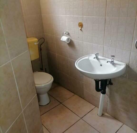 פנסיון Ingwenya Guesthouse