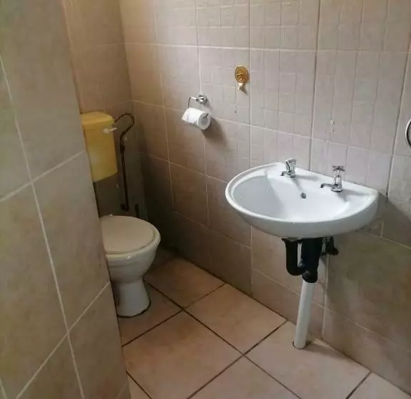 Majatalo Ingwenya Guesthouse