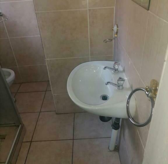 פנסיון Ingwenya Guesthouse