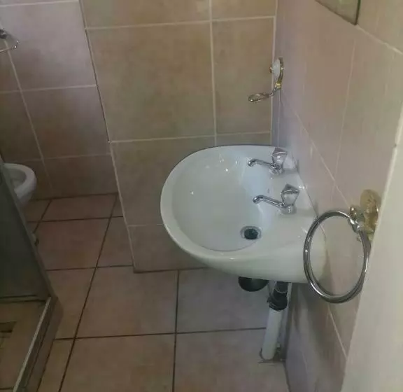 Majatalo Ingwenya Guesthouse