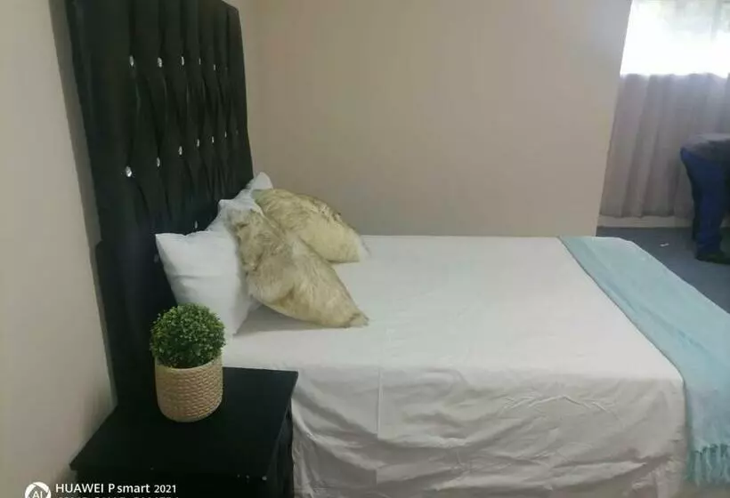 Majatalo Ingwenya Guesthouse