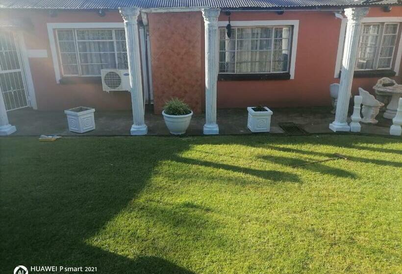 פנסיון Ingwenya Guesthouse