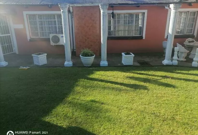 Majatalo Ingwenya Guesthouse