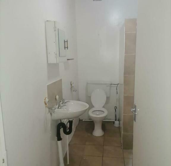 פנסיון Ingwenya Guesthouse