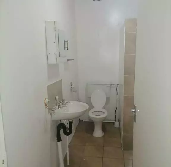 Majatalo Ingwenya Guesthouse