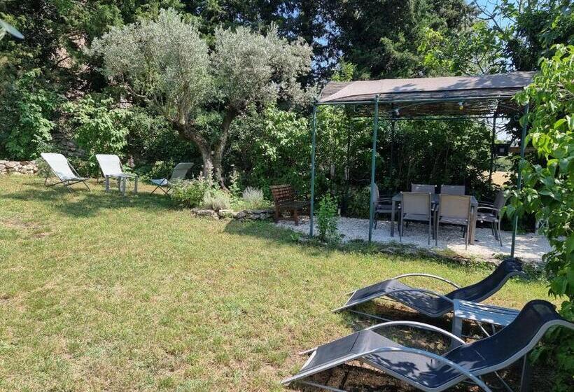 Pensionat La Cassine, Gîte Des Lucioles En Provence