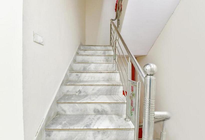 Fabhotel Golden Leaf I