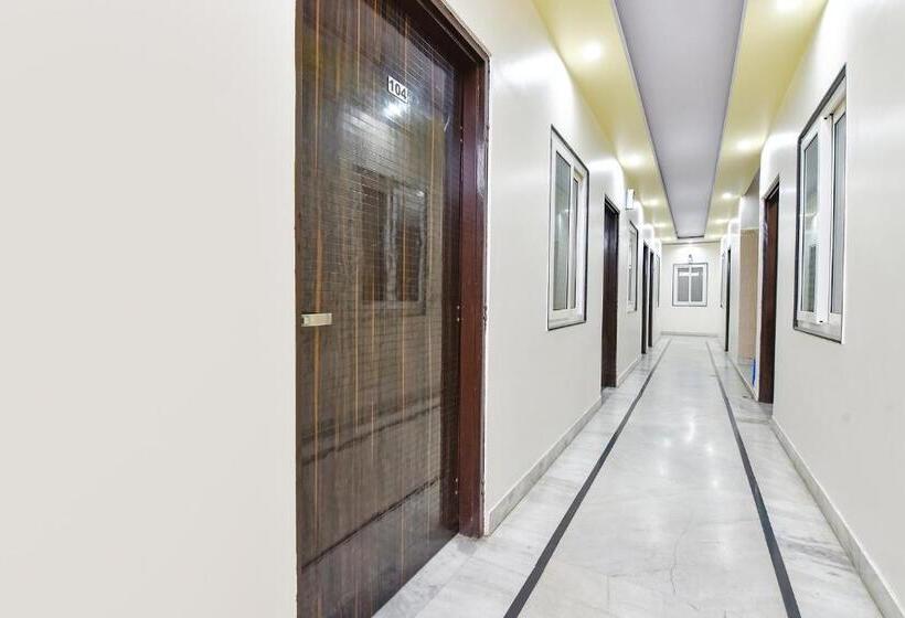 Fabhotel Golden Leaf I