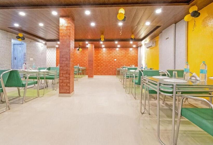 Fabhotel Golden Leaf I