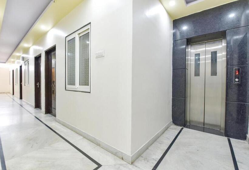 Fabhotel Golden Leaf I