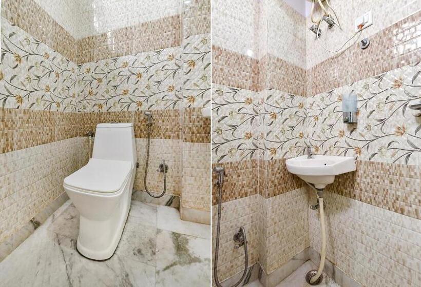 Fabhotel Golden Leaf I