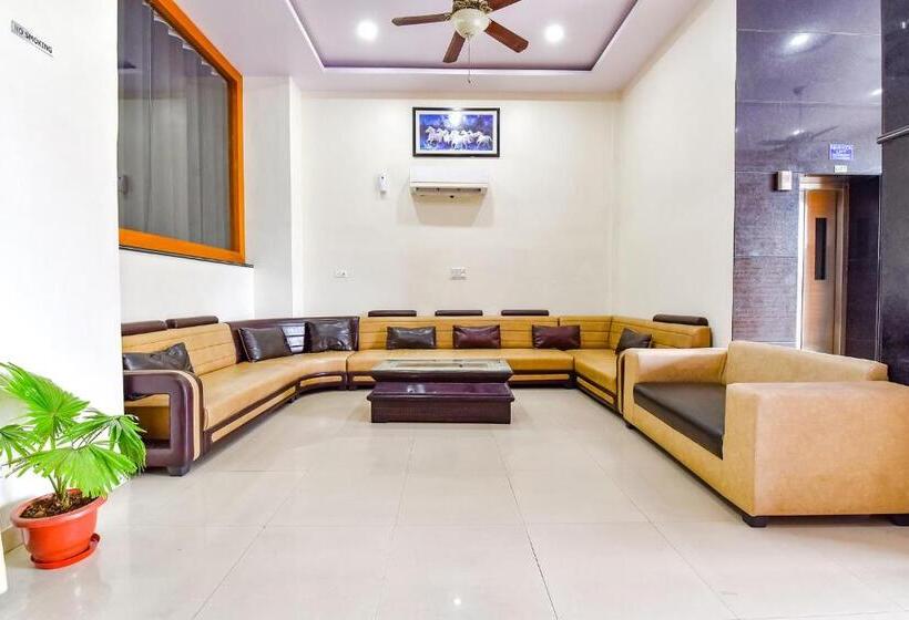 Fabhotel Golden Leaf I