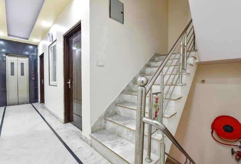 Fabhotel Golden Leaf I