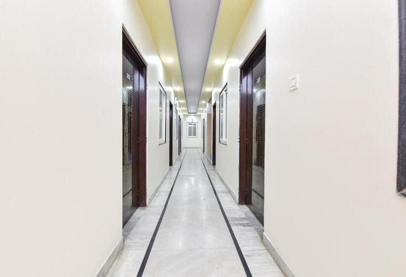 Fabhotel Golden Leaf I