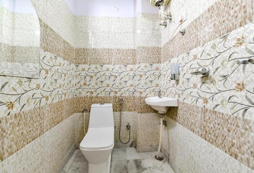 Fabhotel Golden Leaf I