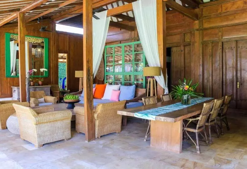 تختخواب و صبحانه Chanteak Bali   Teak House 1