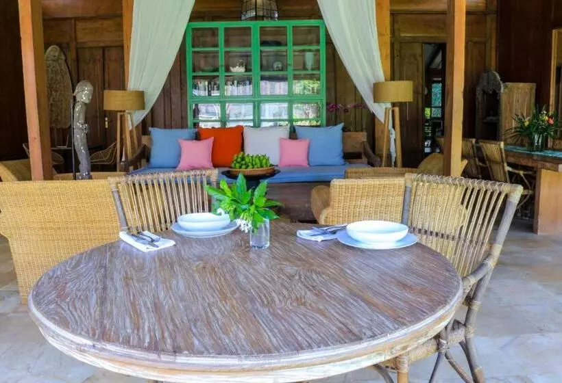 تختخواب و صبحانه Chanteak Bali   Teak House 1