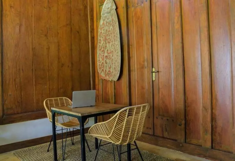 تختخواب و صبحانه Chanteak Bali   Teak House 1