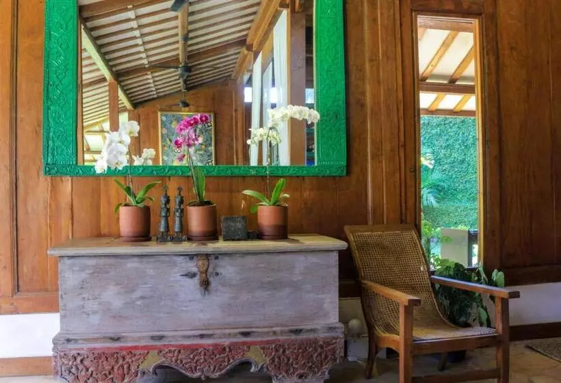 تختخواب و صبحانه Chanteak Bali   Teak House 1