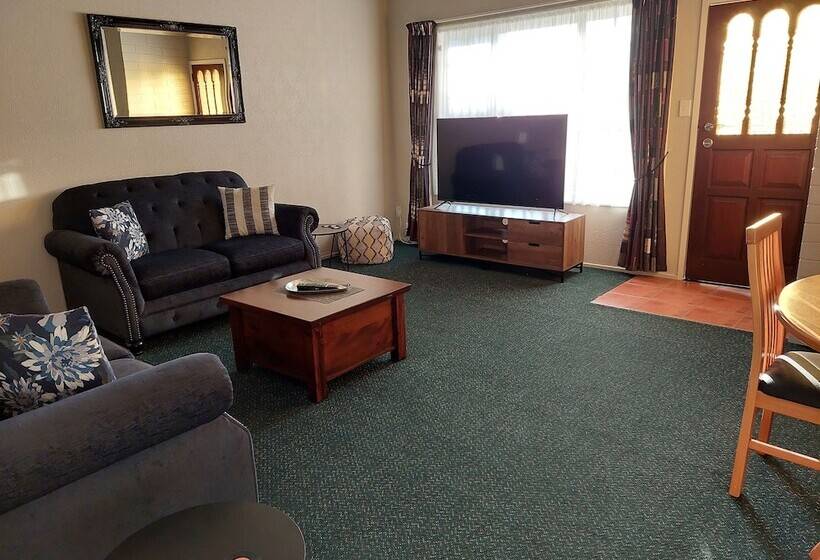 Мотель Colonial On Tay