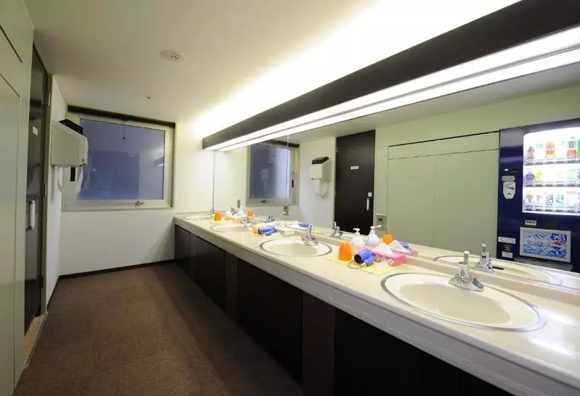Капсульный Oтель Capsule Inn Sapporo  Caters To Men