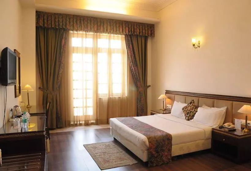 هتل Merwara Estate A Luxury Heritage Resort