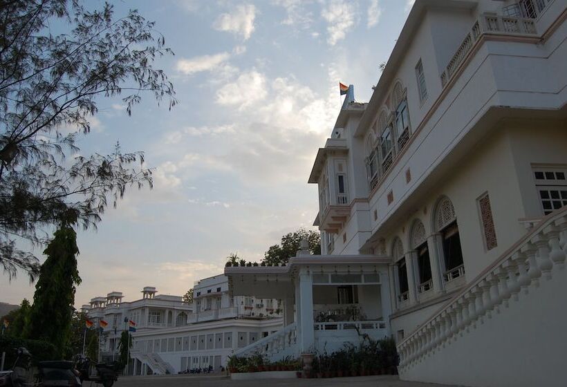 هتل Merwara Estate  A Luxury Heritage Resort