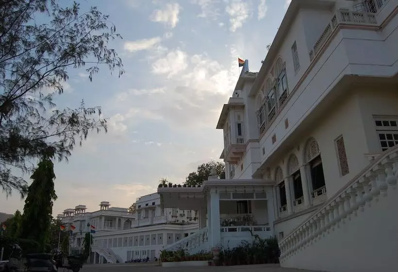 هتل Merwara Estate A Luxury Heritage Resort