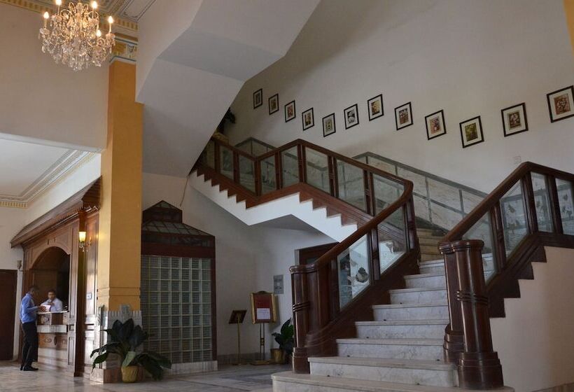 هتل Merwara Estate  A Luxury Heritage Resort