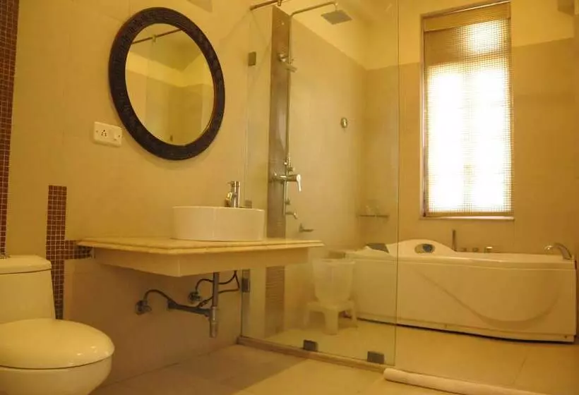 هتل Merwara Estate A Luxury Heritage Resort