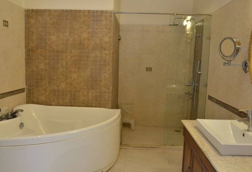 هتل Merwara Estate  A Luxury Heritage Resort