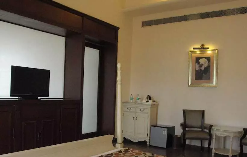 هتل Merwara Estate A Luxury Heritage Resort