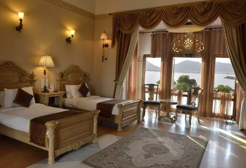 هتل Merwara Estate A Luxury Heritage Resort