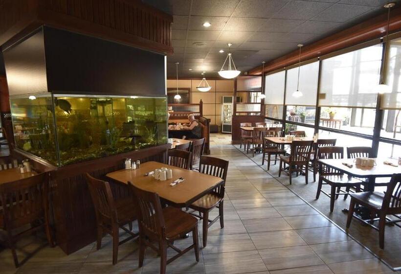 فندق Tropical Inn North Battleford