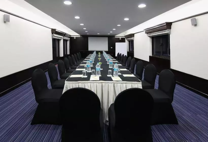 리조트 Lemon Tree Hotel, Tarudhan Valley, Manesar