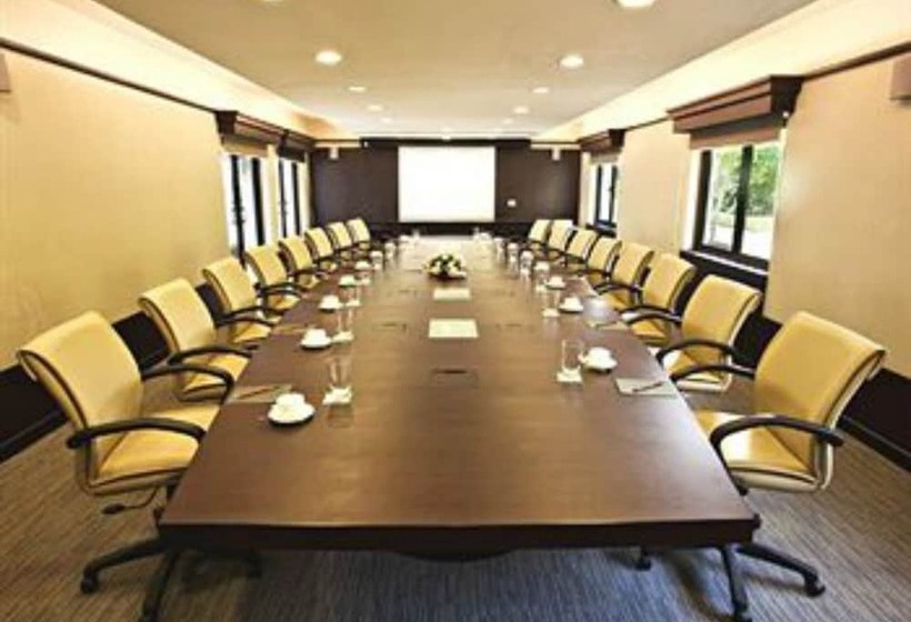 Resort Lemon Tree Hotel, Tarudhan Valley, Manesar