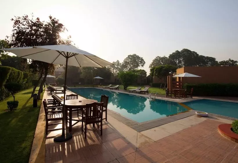 리조트 Lemon Tree Hotel, Tarudhan Valley, Manesar