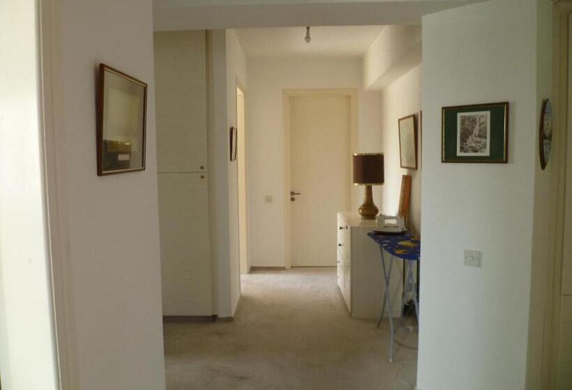 پانسیون Room In Guest Room   Datacom House   The Sky Blue Room