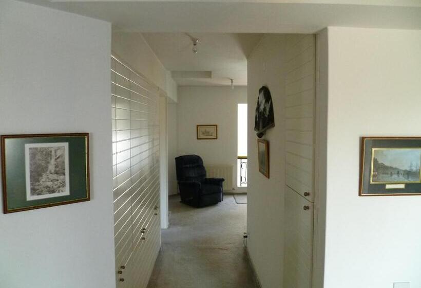 پانسیون Room In Guest Room   Datacom House   The Sky Blue Room