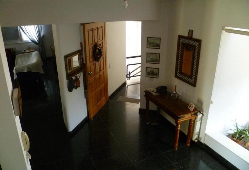 پانسیون Room In Guest Room   Datacom House   The Sky Blue Room