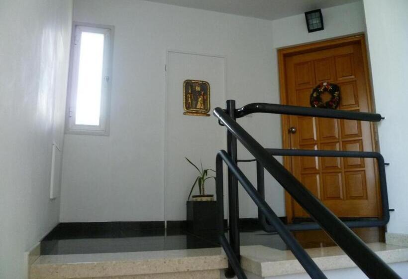 پانسیون Room In Guest Room   Datacom House   The Sky Blue Room