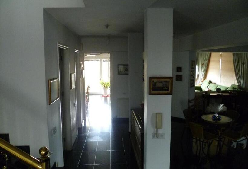 پانسیون Room In Guest Room   Datacom House   The Sky Blue Room