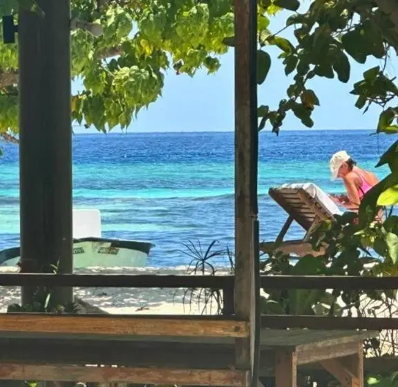 پانسیون Noah Private Beach House