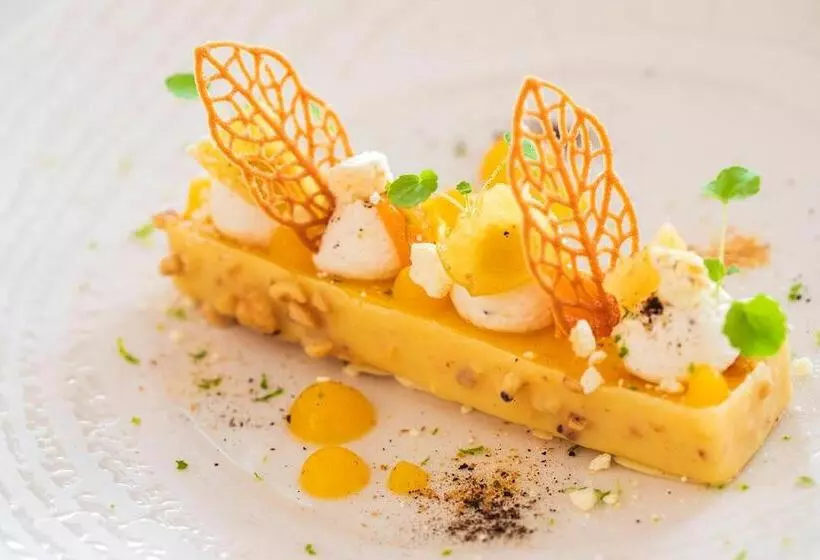 Hotelli Hôtel Spa & Restaurant   Son De Mar