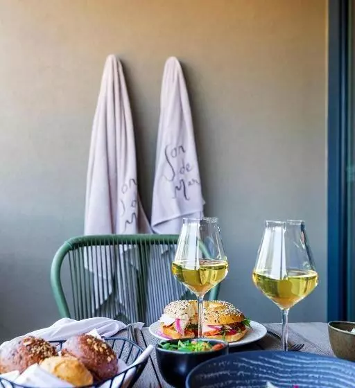 Hotelli Hôtel Spa & Restaurant   Son De Mar