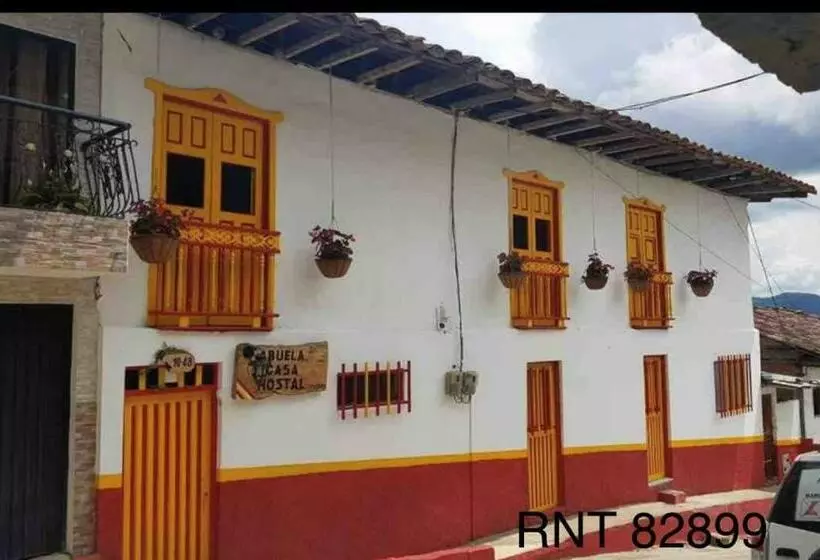 ペンション Abuela Casa Hostal