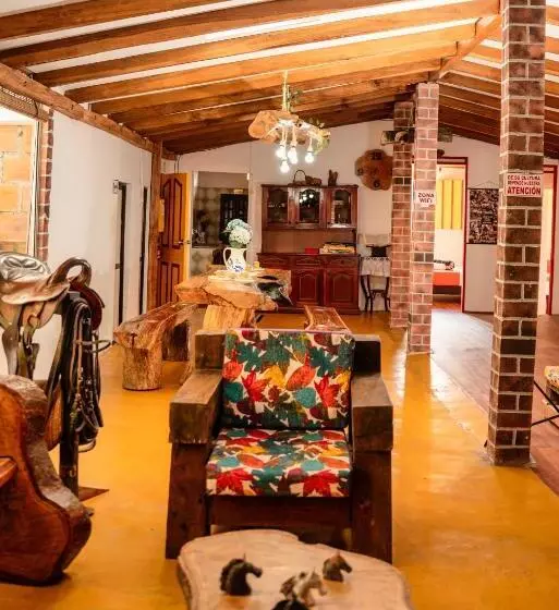 ペンション Abuela Casa Hostal