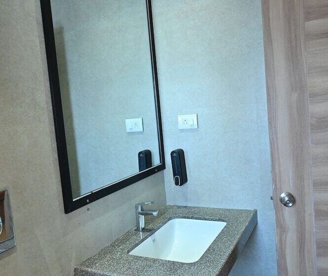 Отель Rang Lords Inn Bharuch